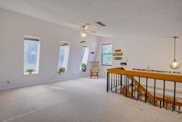  Residence photo 30
