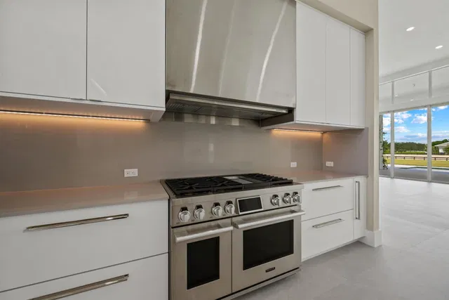 Palm Beach Point Residence photo 18