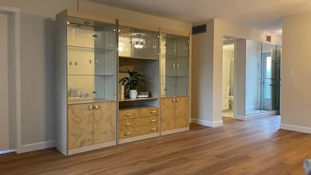Unit 102 photo 5