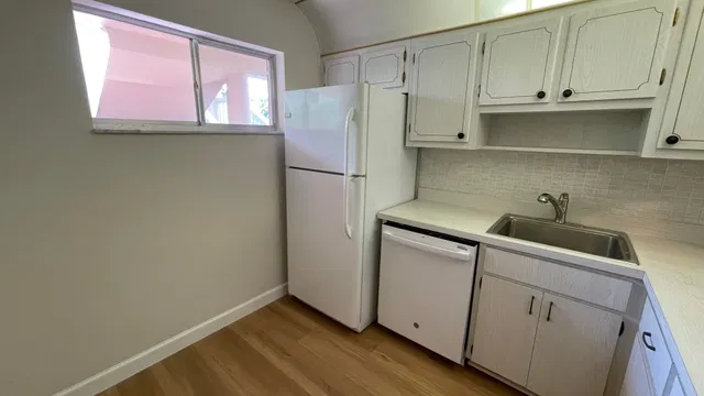 Unit 102 photo 9