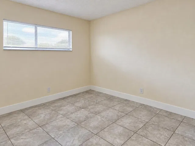 Unit B210 photo 8