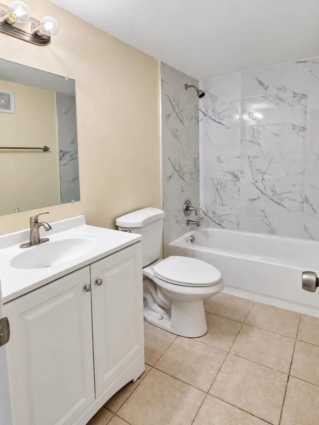 Unit B210 photo 9