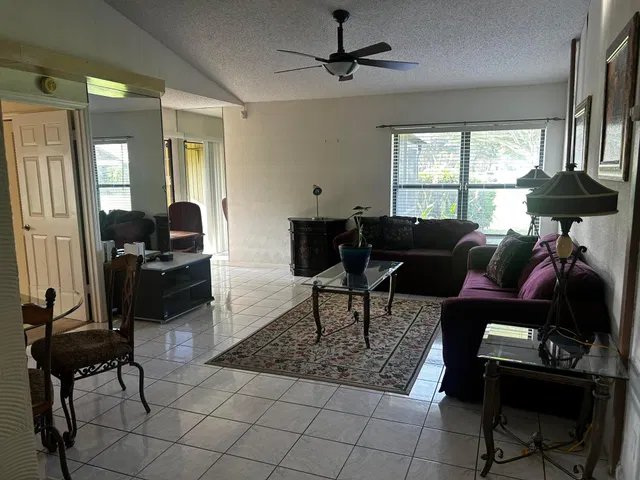 Residence photo 12