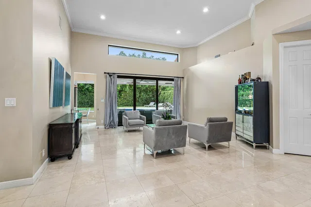 Residence photo 8