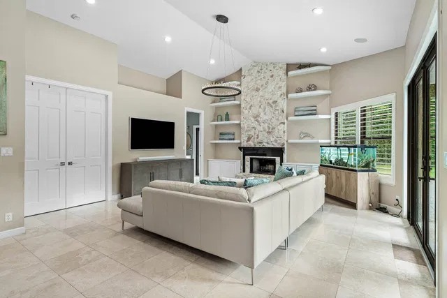 Residence photo 15