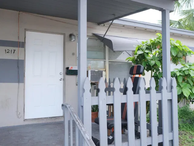 Unit 1217 photo 2