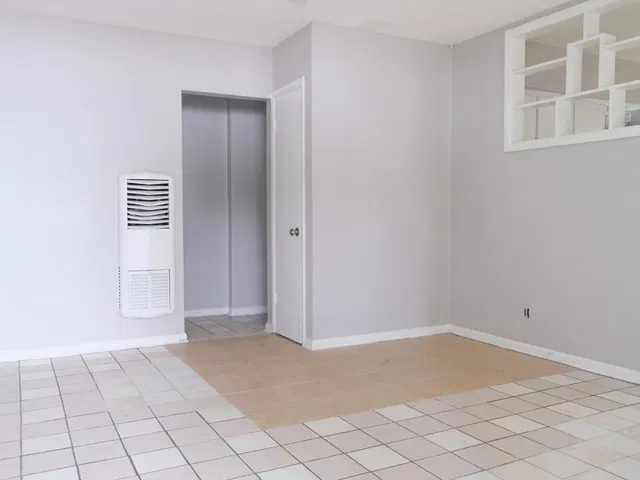 Unit 1217 photo 3