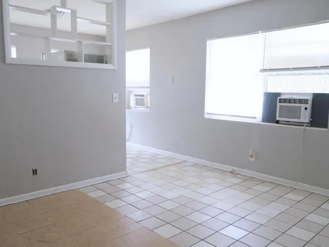 Unit 1217 photo 4