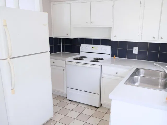 Unit 1217 photo 6