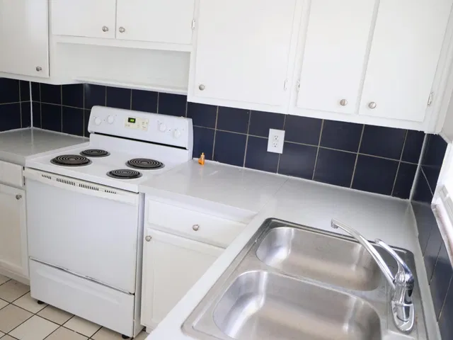 Unit 1217 photo 7