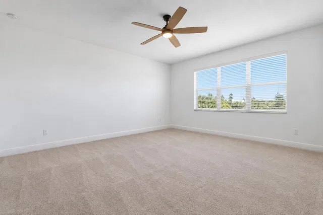Residence photo 12