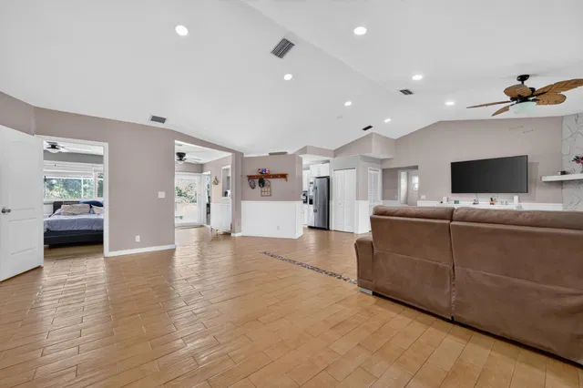 Residence photo 4