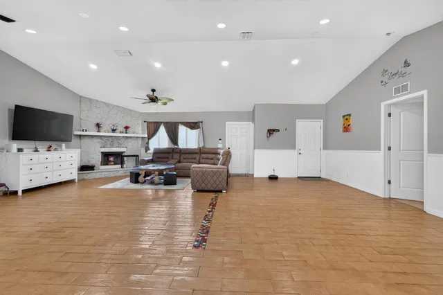 Residence photo 5