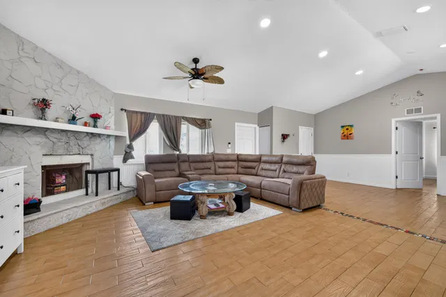 Residence photo 6