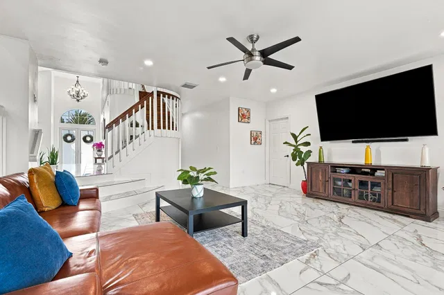 Residence photo 12
