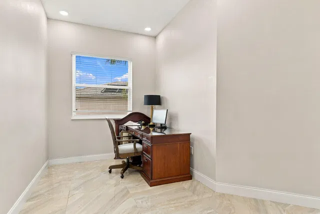Residence photo 19