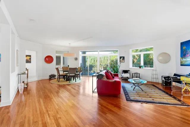 Unit 202 photo 4
