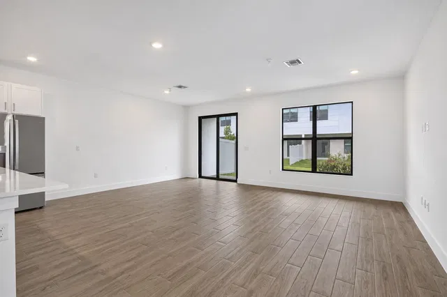  Residence photo 4