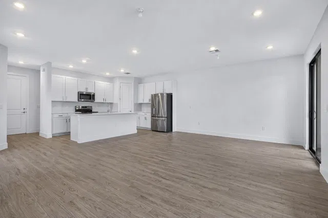  Residence photo 6