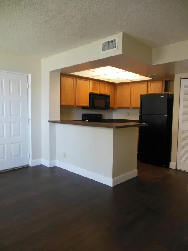 Unit 27 photo 2