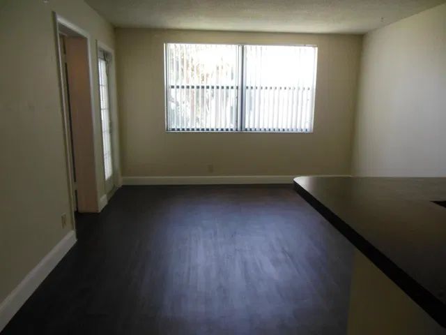 Unit 27 photo 4