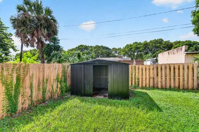 West Palm Beach Residence photo 36