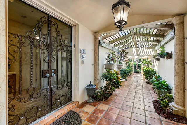Sloan's Curve Palm Beach Residence photo 3