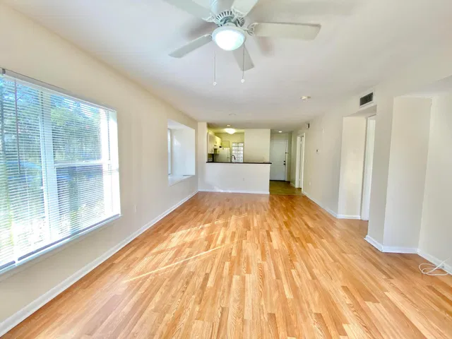 Unit 1108 photo 3