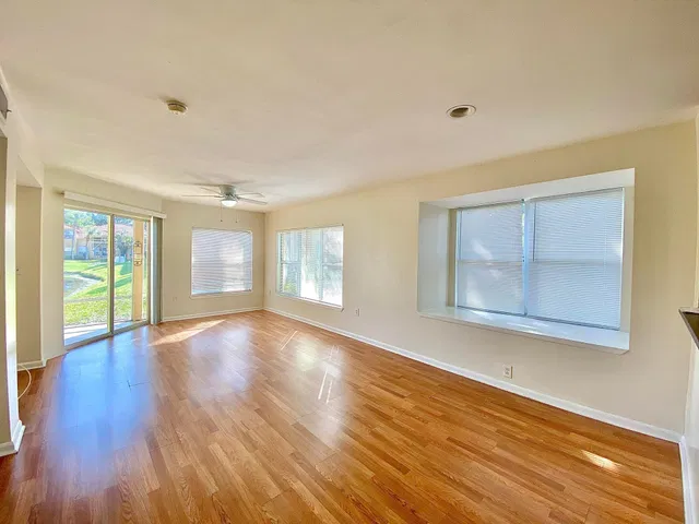 Unit 1108 photo 4
