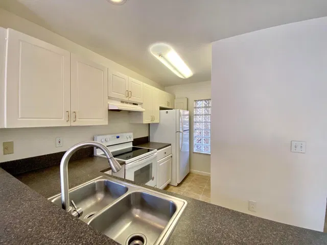 Unit 1108 photo 5