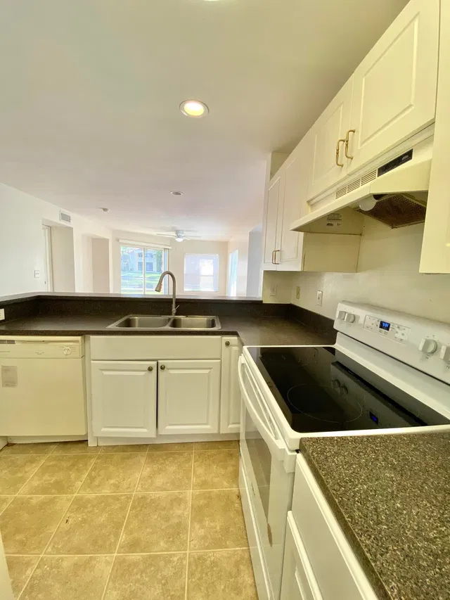 Unit 1108 photo 6