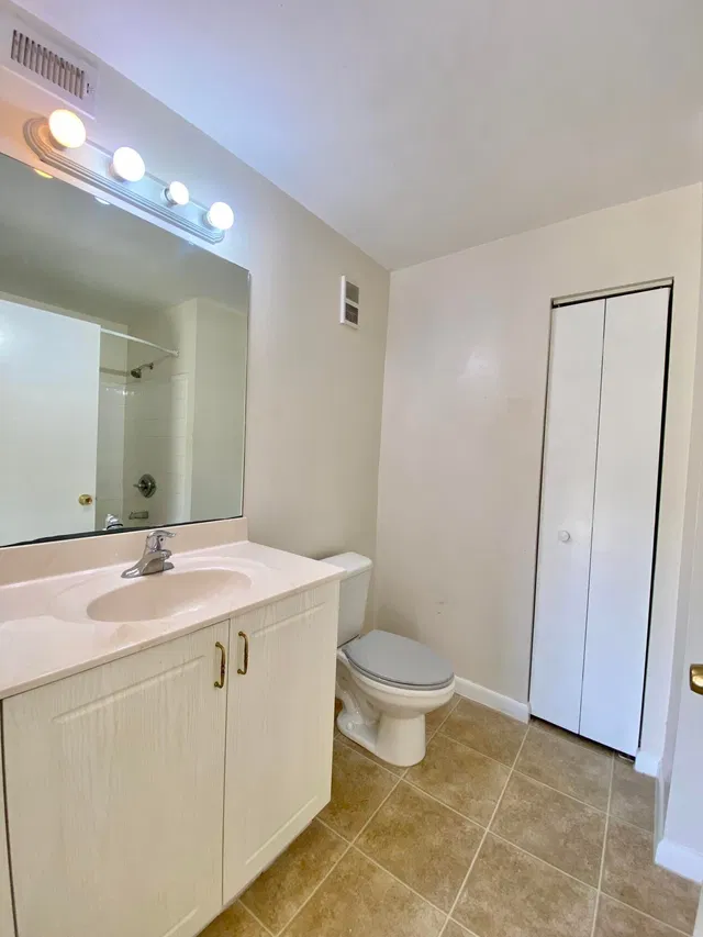 Unit 1108 photo 9