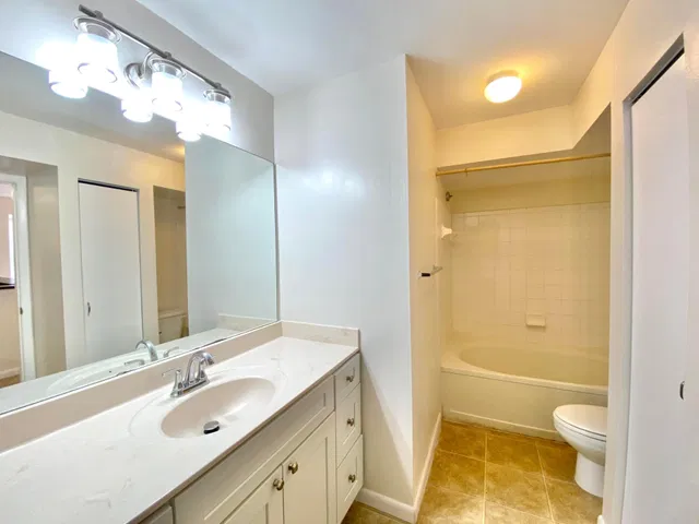 Unit 1108 photo 11