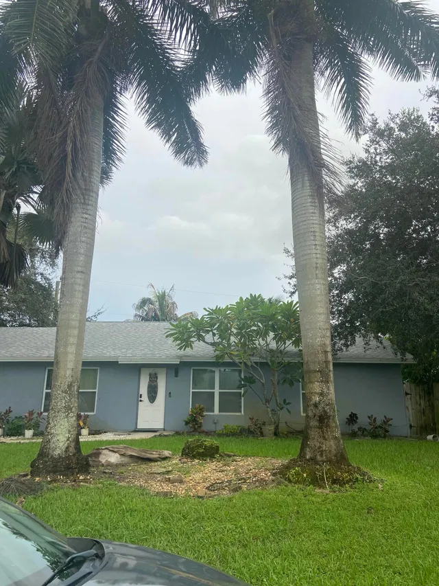 Residence photo 3