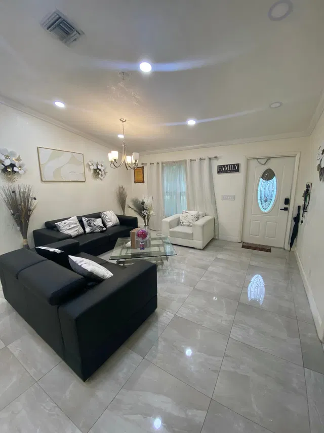 Residence photo 12