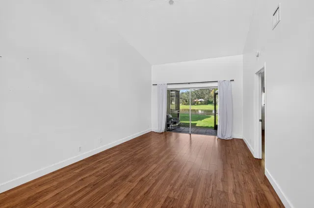 Residence photo 20