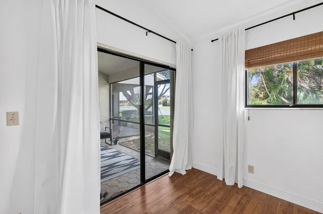 Residence photo 42