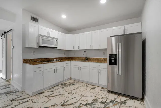Residence photo 3