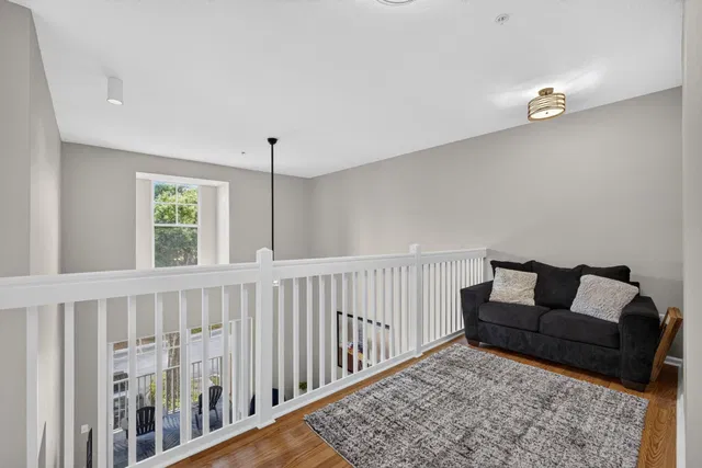 Unit 21 photo 8