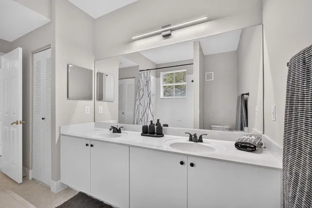 Unit 21 photo 11