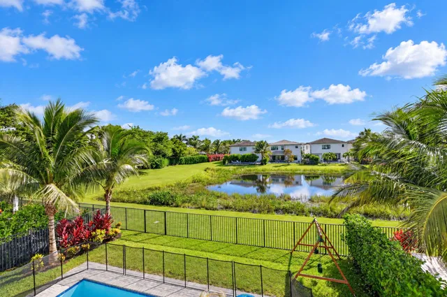 Boca Bridges Residence photo 36