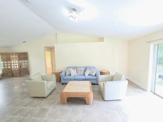 Residence photo 6