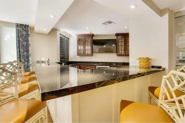One City Plaza Unit 723 photo 9