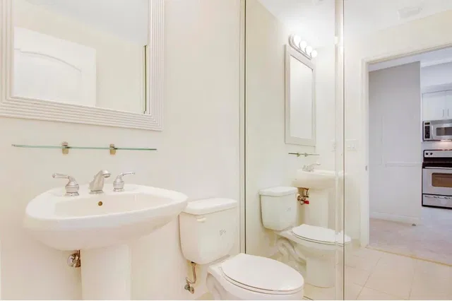 One City Plaza Unit 723 photo 24