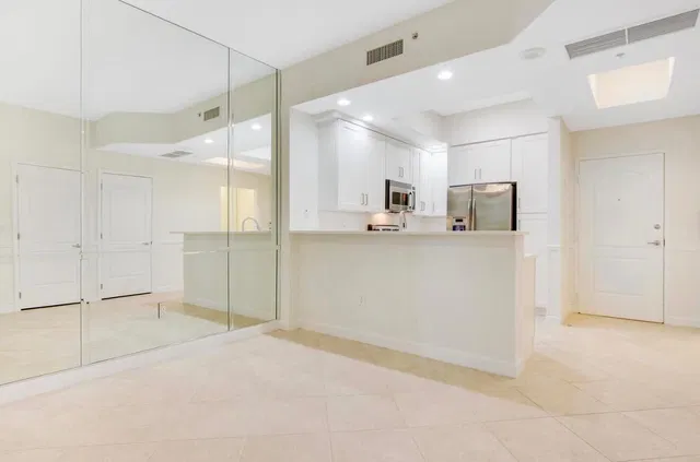 One City Plaza Unit 723 photo 29