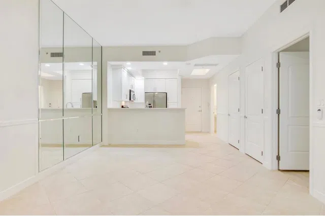 One City Plaza Unit 723 photo 31