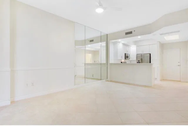 One City Plaza Unit 723 photo 32