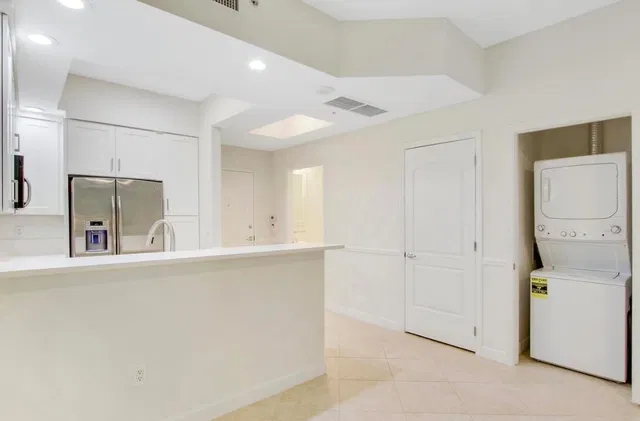 One City Plaza Unit 723 photo 33