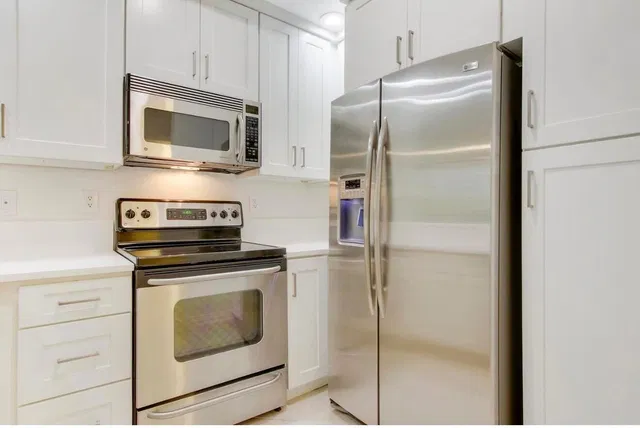 One City Plaza Unit 723 photo 37