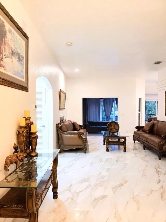 Residence photo 12